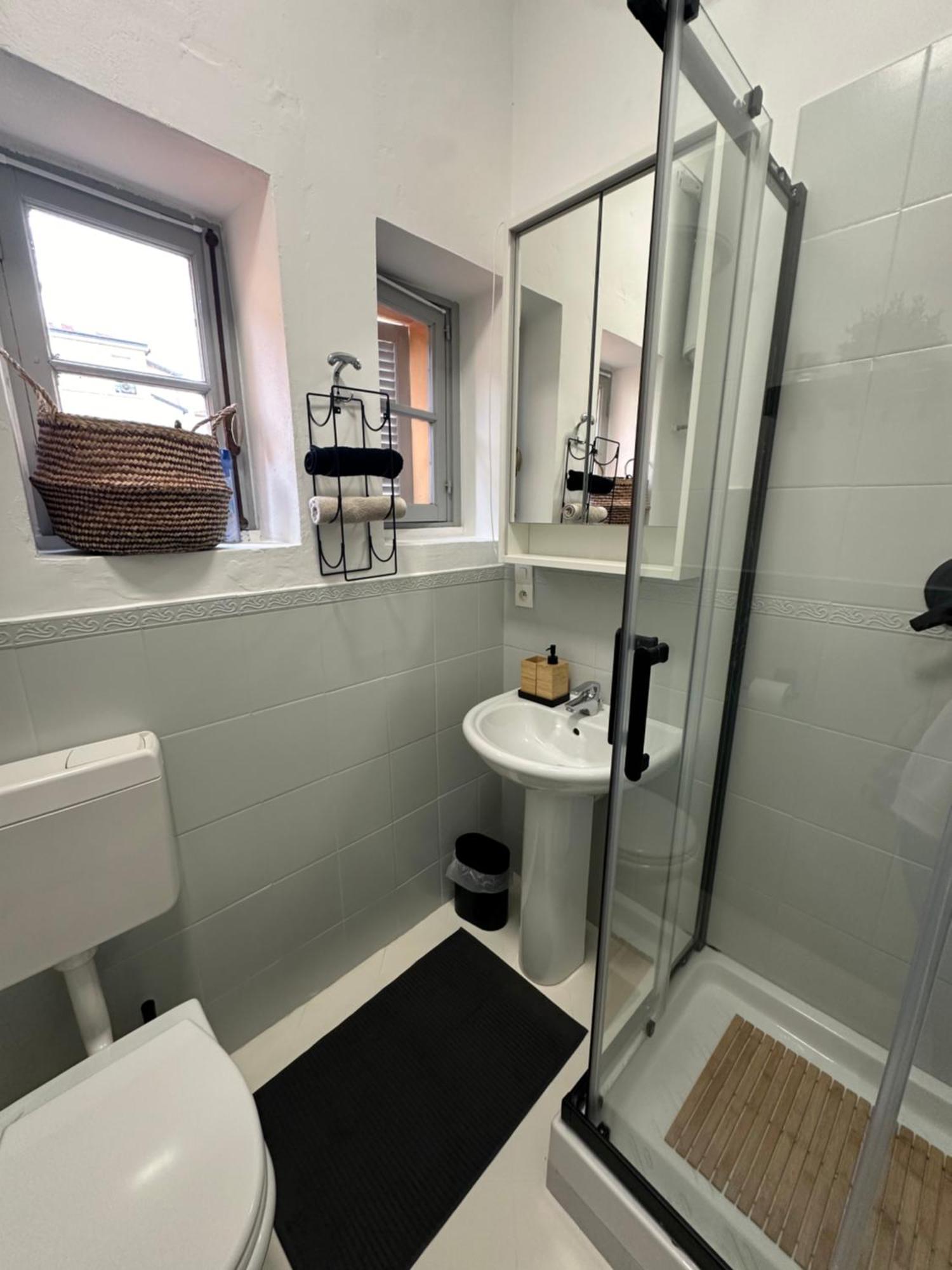 Villarey Home - Central Apartment In Мантон Екстер'єр фото