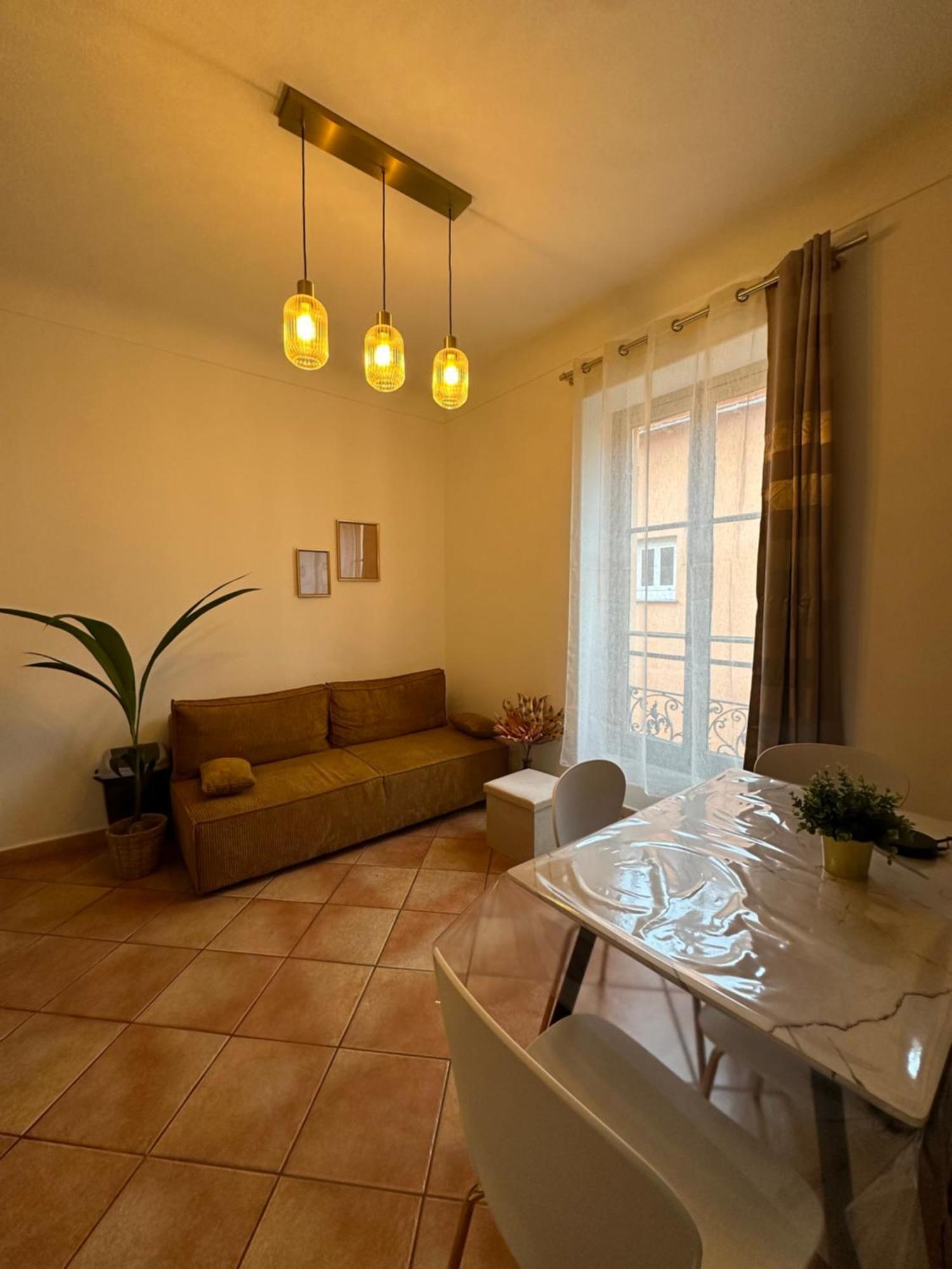 Villarey Home - Central Apartment In Мантон Екстер'єр фото