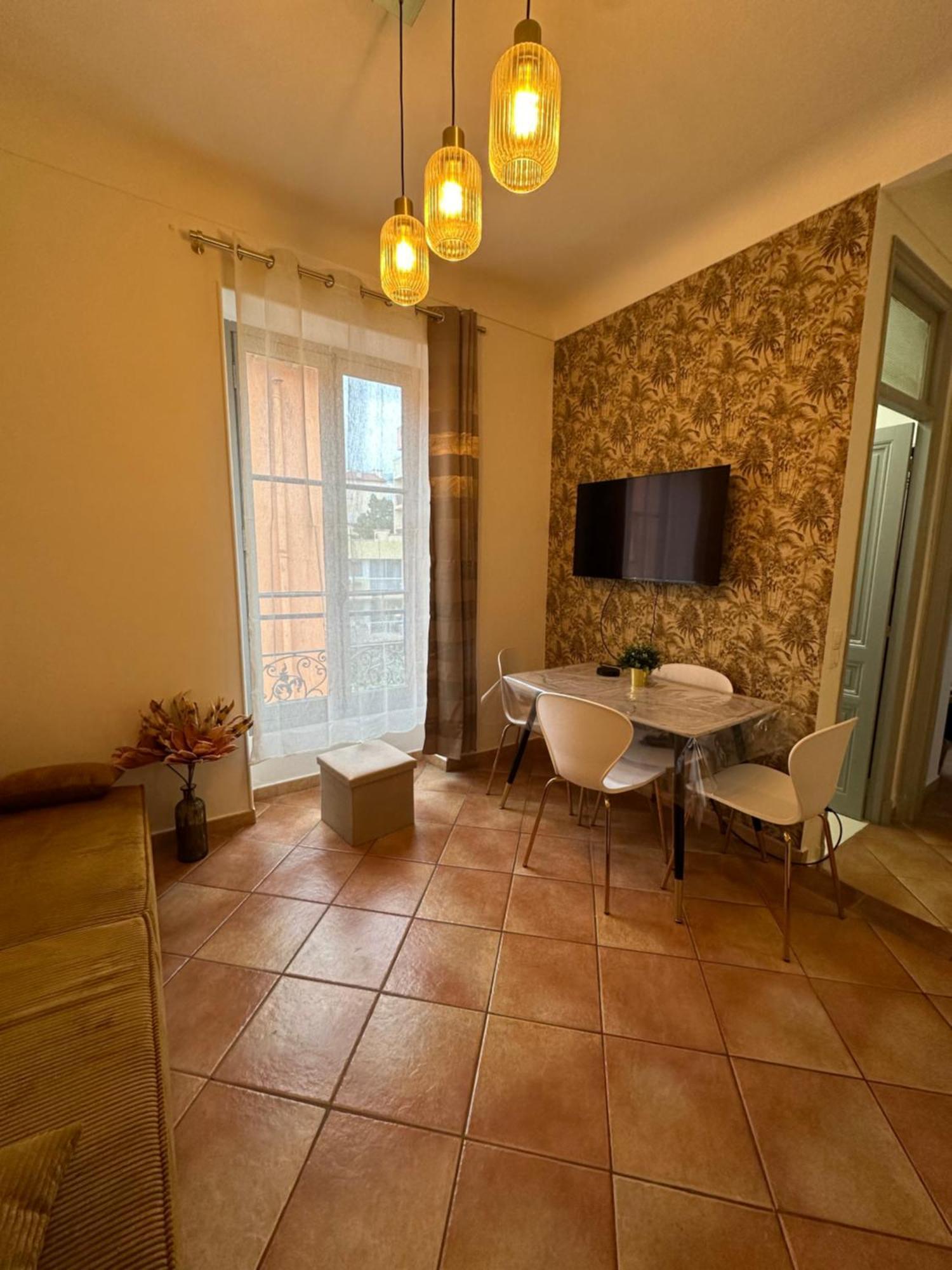 Villarey Home - Central Apartment In Мантон Екстер'єр фото